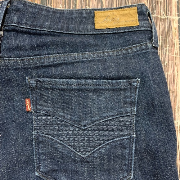 Levi’s Demi Curve Classic jeans size 10
Inseam tailored/cropped to 22” - Picture 8 of 9